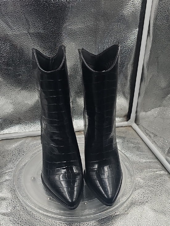 Qupid Other - S Black Tight Fitting Qupid Heeled Boots Size 4
